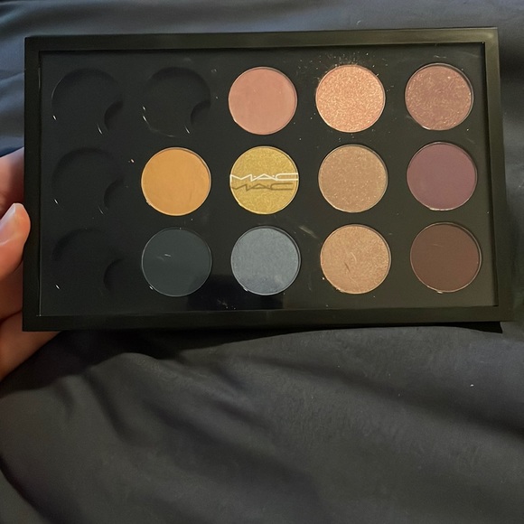 MAC COSMETICS EYESHADOW PALETTE - Picture 1 of 2